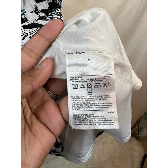 Banana Republic White Floral Dress with Pockets - Size Medium - Picture 2 of 4